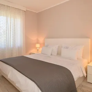 https://apartments-dora-porec.in-istria.net