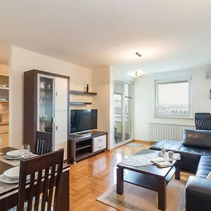 https://apartment-klara-pula-52100.pula-hotels.org